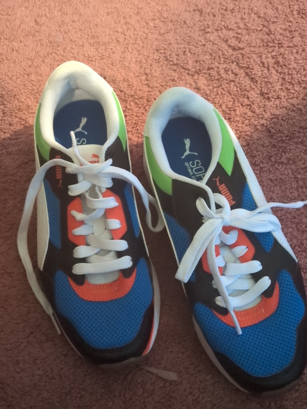 NWOT PUMA size 7 sneakers